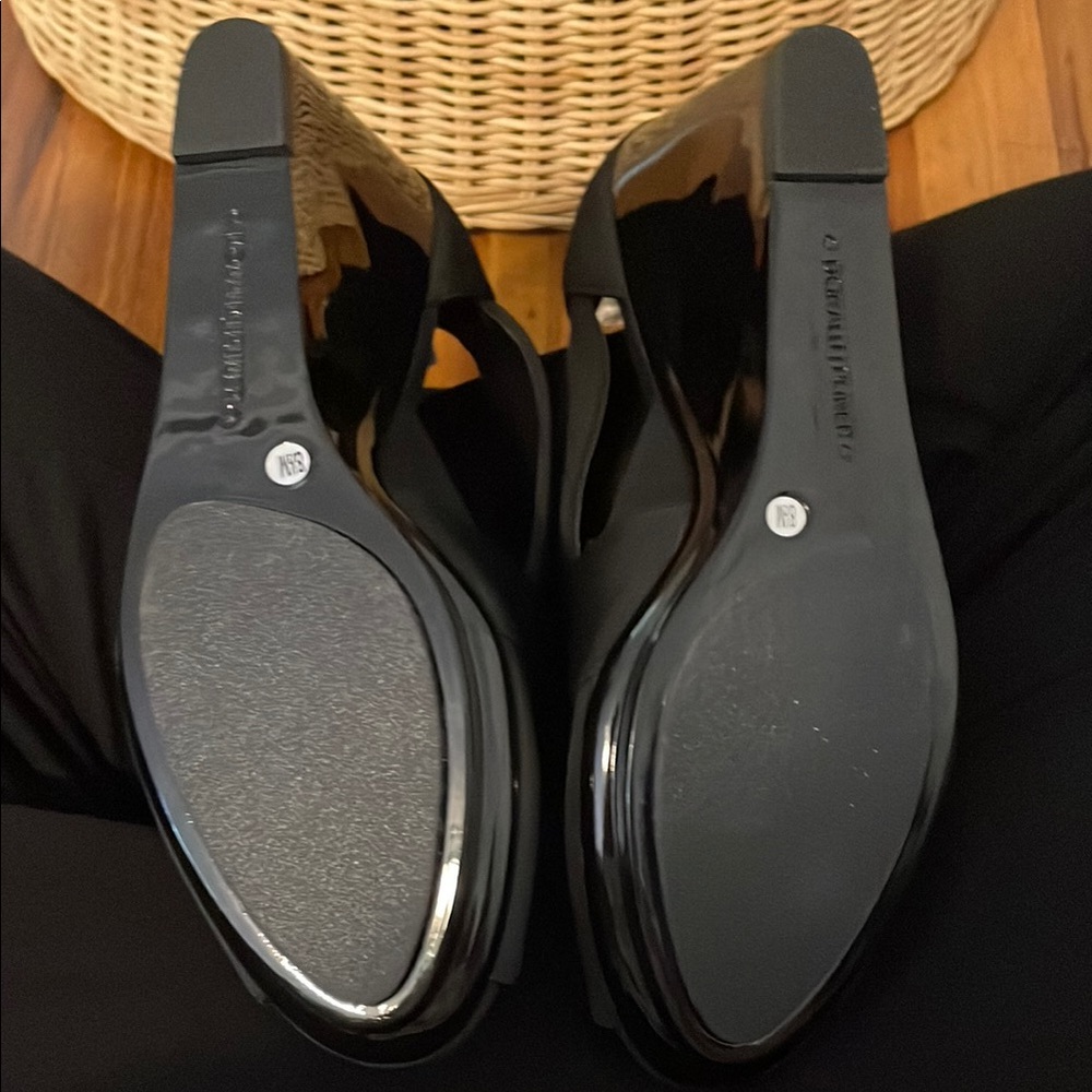NWOB Donald J. Pliner Black Wedge Sandal, Size 8-1/2 - Picture 9 of 13